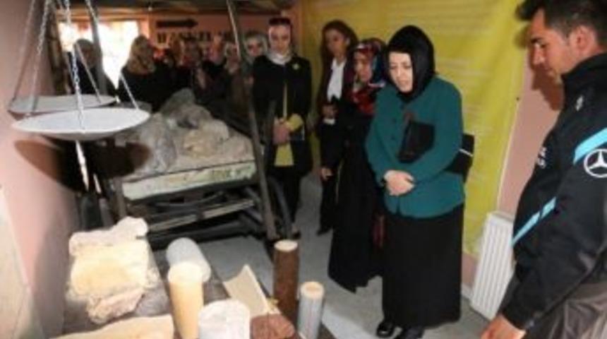 Protokol Eşleri Toplantıda Buluştu