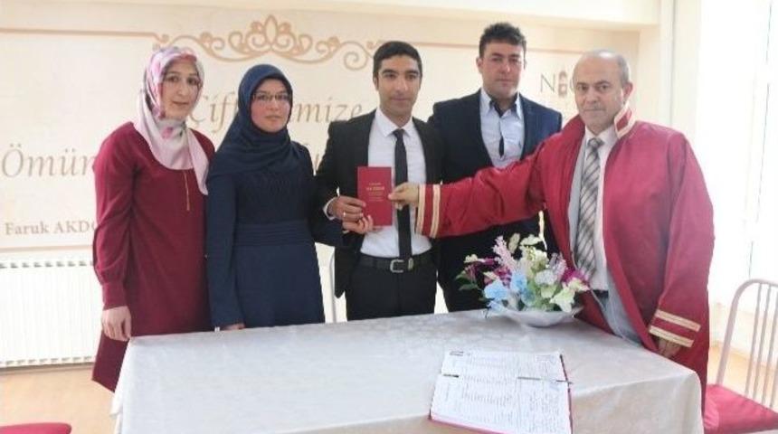 4 Yılda Bir Evlilik Yıld&ouml;n&uuml;m&uuml; Kutlayacaklar