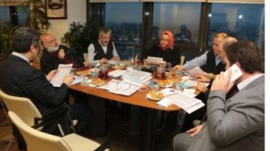 &lsquo;azizelerin Kokusu Bulaştı Tenime&rsquo; Yarışmada 2. Oldu