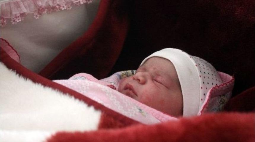 Asude Bebek Doğum G&uuml;n&uuml;n&uuml; 4 Yılda Bir Kutlayacak