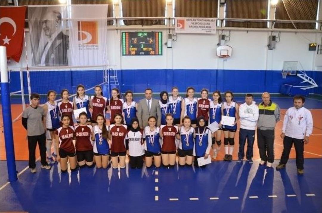 Bilecik&rsquo;teki Okullar Arası Voleybol Gen&ccedil; Bay-bayan Grup M&uuml;sabakaları Sona Erdi