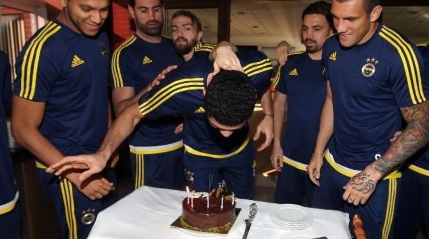 Fenerbah&ccedil;e&rsquo;de Derbi &Ouml;ncesi Kutlama