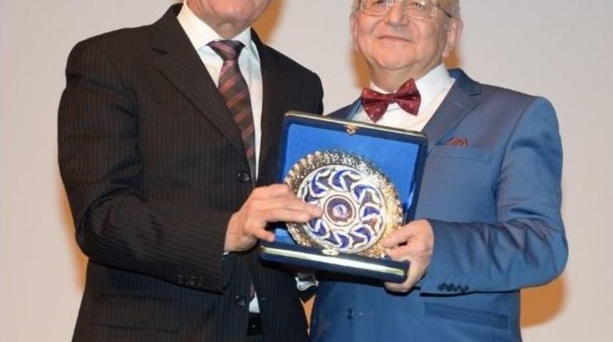 Esog&uuml;, Prof. Dr. Mehmet Arif Akşit&rsquo;i T&ouml;renle Emekliliğe Uğurladı