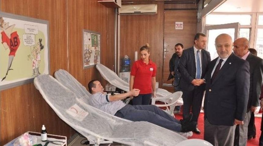 Maltepeliler, Kan Vermek İ&ccedil;in İl&ccedil;e Meydanına Koştu