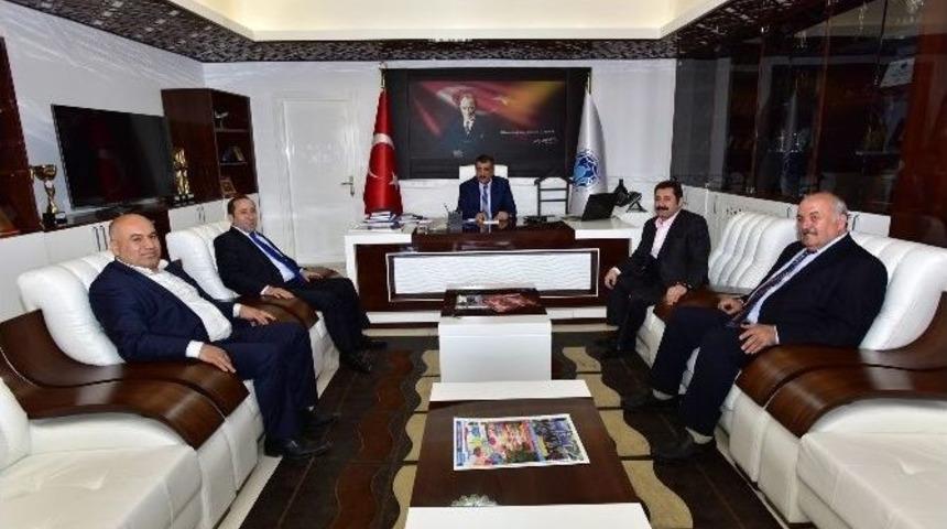 Sanat&ccedil;ılar, Başkan G&uuml;rkan&rsquo;ı Ziyaret Etti