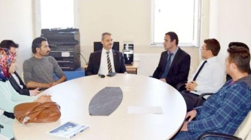 M&uuml;d&uuml;r Yazar&rsquo;ın Okul Ziyaretleri Devam Ediyor