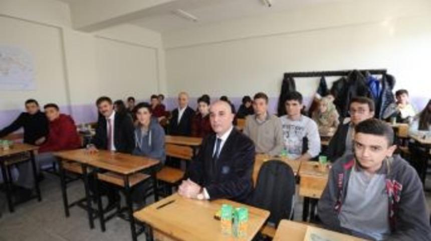 Erg&uuml;n Atalay&rsquo;dan Serdivan Anadolu Lisesi&rsquo;ne S&uuml;rpriz Ziyaret