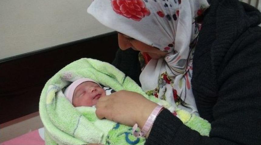 Tatvan&rsquo;ın &ldquo;29 Şubat Bebeği&rdquo; 3 Bu&ccedil;uk Kilo Olarak D&uuml;nyaya Geldi