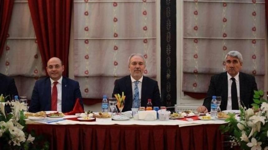 Başkan Sara&ccedil;oğlu, Partilerin İl Ve Merkez İl&ccedil;e Başkanlarıyla Bir Araya Geldi