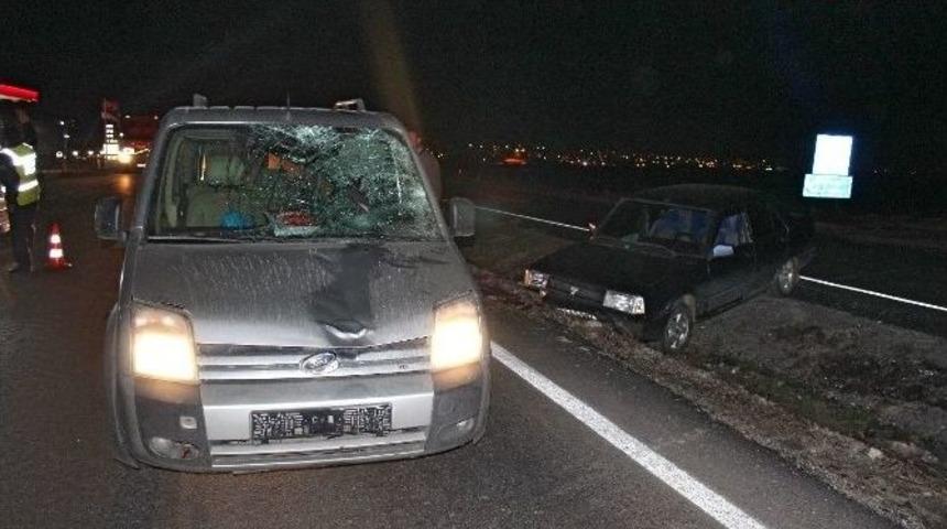 Kazada Yaralandı Karşıya Ge&ccedil;meye &Ccedil;alışırken Başka Ara&ccedil; &Ccedil;arptı