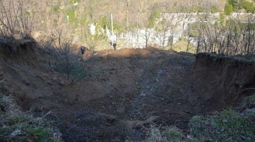 Hızla Eriyen Kar Toprak Kaymasına Neden Oluyor