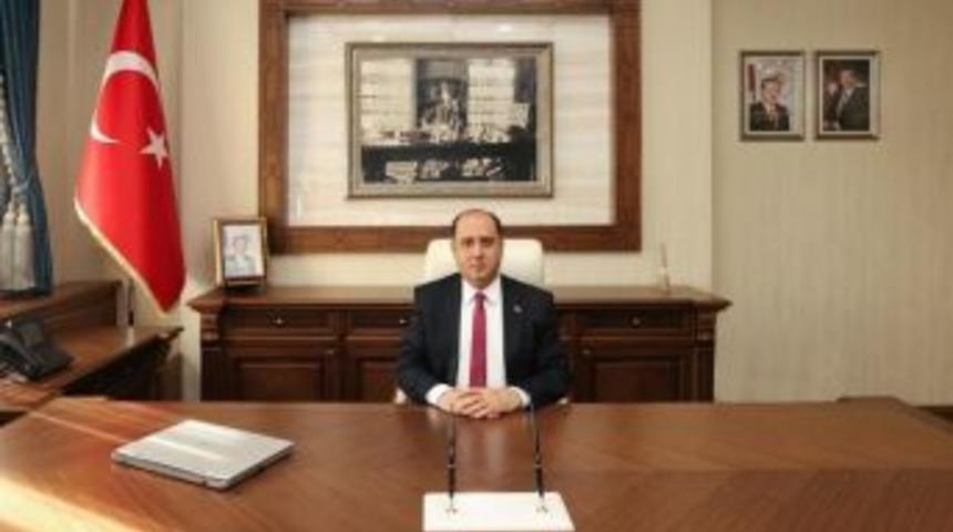 Vali &Ccedil;omaktekin&rsquo;den Yeşilay Haftası Mesajı