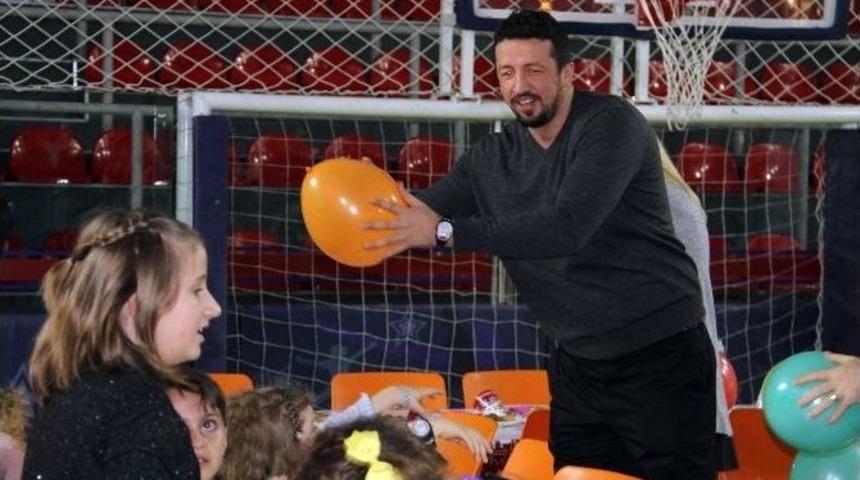 Hidayet Ve Eşi Banu T&uuml;rkoğlu, Kızlarının Doğum G&uuml;n&uuml;n&uuml;nde Duygulandı