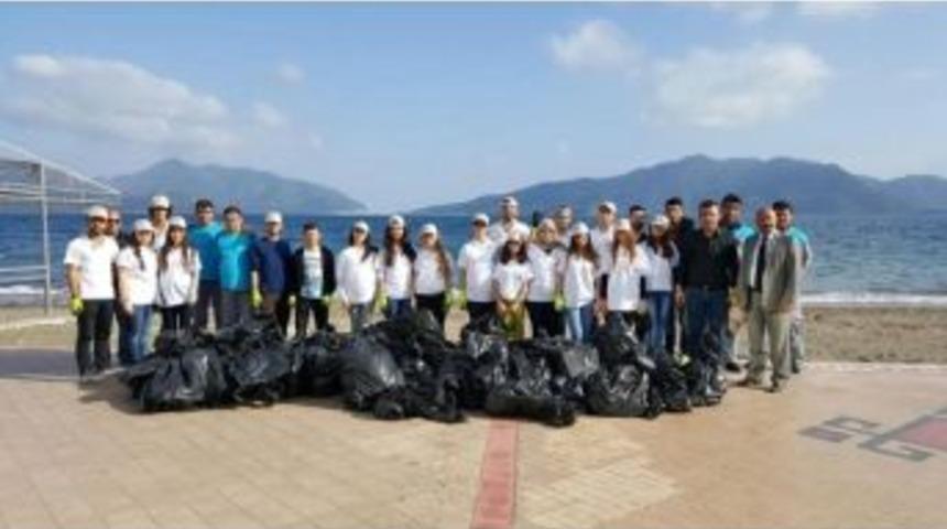 &Uuml;niversiteliler İmece Usul&uuml; Temizlik Yaptı