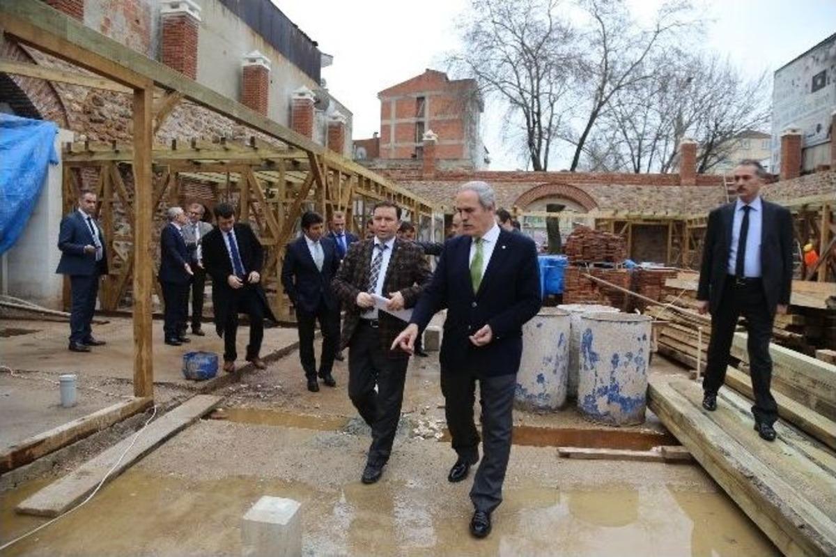 Yangında K&uuml;le D&ouml;nen 500 Yıllık &Ccedil;arşı Yeniden Ayağa Kaldırıldı