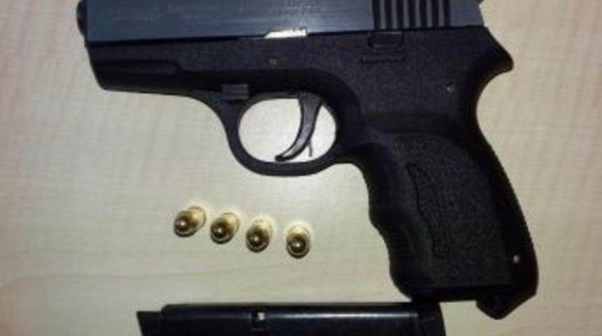 Silahlı Kavgada Otomobil Zarar G&ouml;rd&uuml;