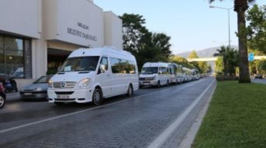 Sel&ccedil;uk Belediyesi&rsquo;nden Ygs Adaylarına Ara&ccedil; Desteği