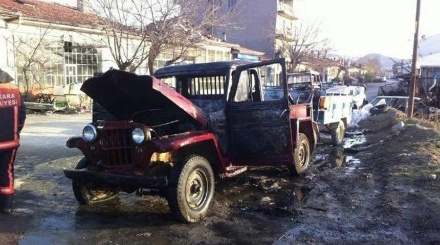 Beypazarı&rsquo;nda İki Ara&ccedil; Kundaklandı