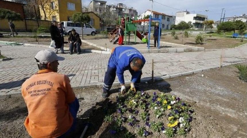 Konak’ın Parkları Çocukları Sevindiriyor