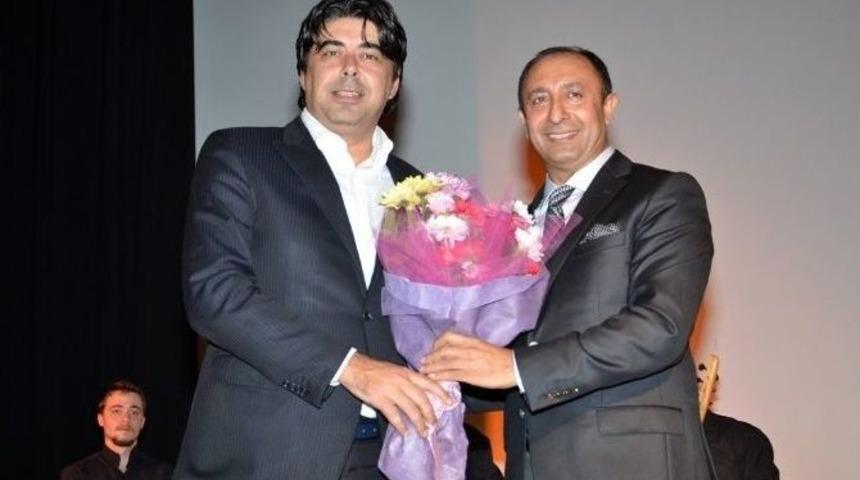 Fo&ccedil;a, Sevgi Ve Dostluk T&uuml;rk&uuml;leriyle Yankılandı