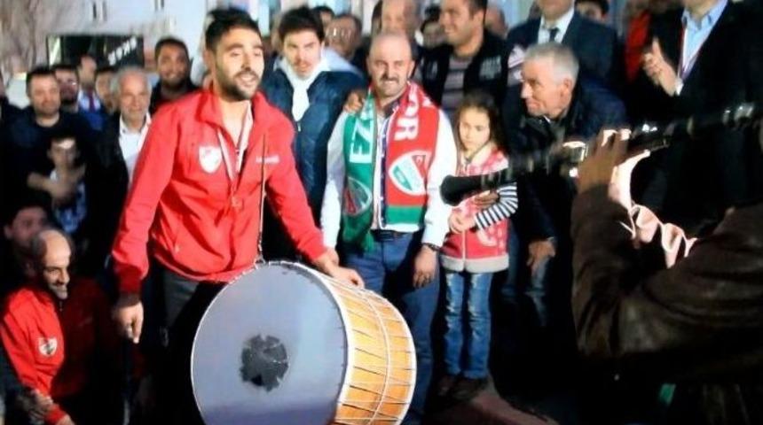 Davullu Klarnetli Şampiyonluk Sevinci