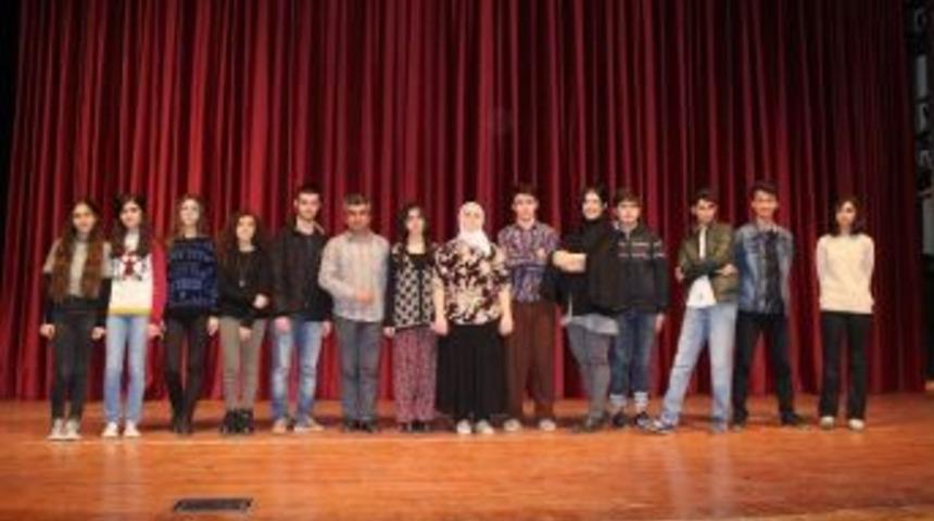 Ted&rsquo;li &Ouml;ğrencilerin Sergilediği Oyuna Yoğun İlgi