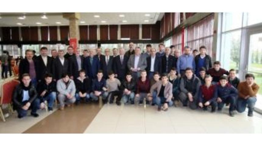 Başkan Vekili &Ouml;zak, Gen&ccedil;lerle Medeniyet Yolu&rsquo;nda Bir Araya Geldi