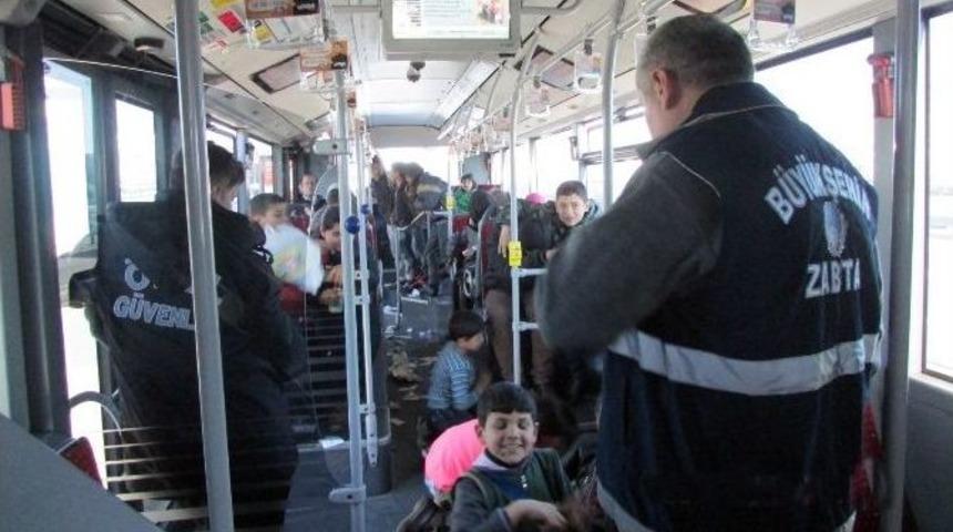 İbb Zabıta Ekipleri, Suriyeli &Ccedil;ocukları Sokaklardan Kurtardı