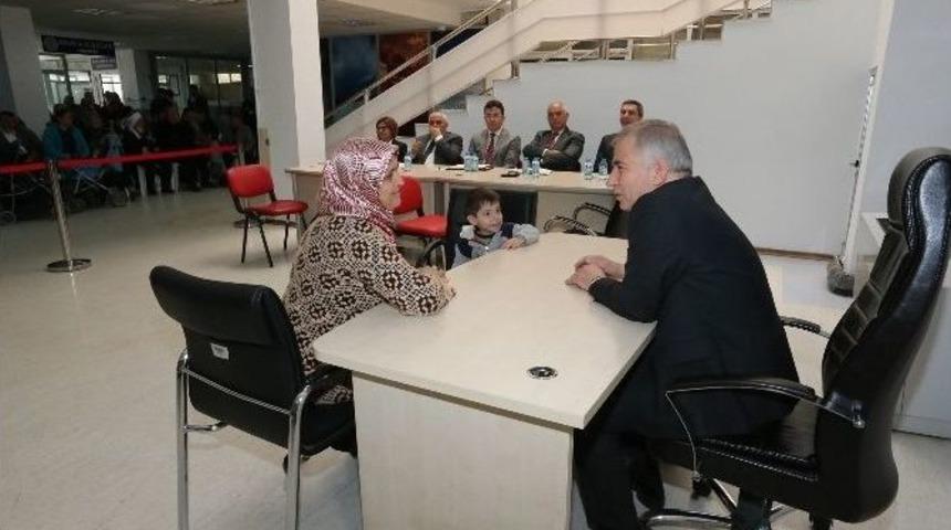 Başkan Zolan Halk G&uuml;n&uuml;&rsquo;nde Vatandaşlarla Buluştu