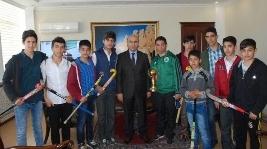 Hokey Takımından Vali Demirtaş&rsquo;a Ziyaret