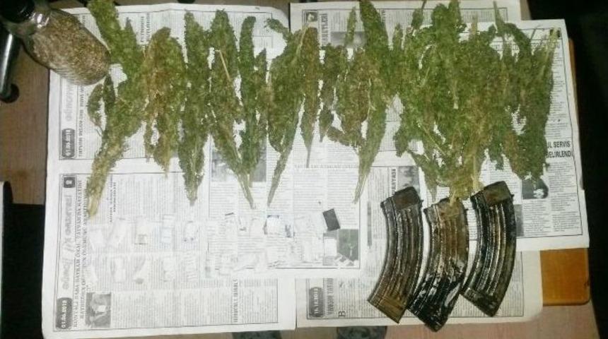 Pkk&rsquo;ya Ait Uyuşturucu Ve Silah Ele Ge&ccedil;irildi