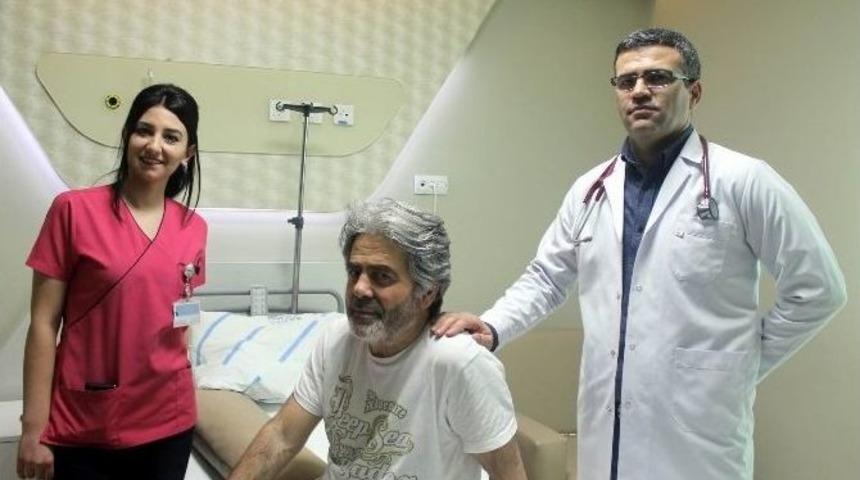 Havuzda Kalp Krizi Ge&ccedil;irdi, Hastanede Yaşama D&ouml;nd&uuml;