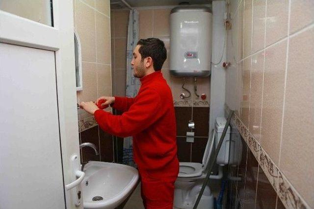 Yaşlıların Ve Engellilerin Evlerini Temizliyorlar 1