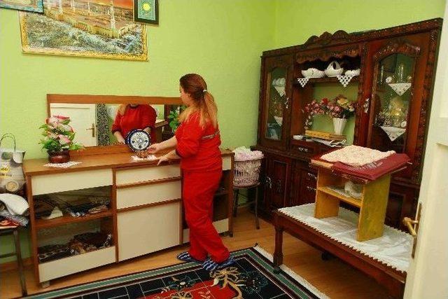 Yaşlıların Ve Engellilerin Evlerini Temizliyorlar 2