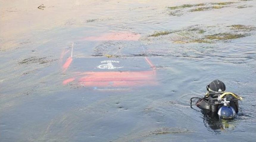 Virajı Alamayan Otomobil Ceyhan Nehri&rsquo;ne U&ccedil;tu