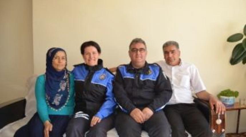 Polislerden &Ouml;rnek Vatandaşa Ziyaret