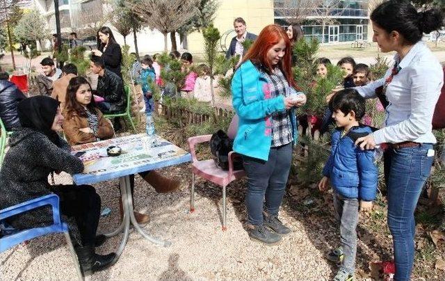 Minikler Dileklerini &Uuml;niversiteli Ağabey Ve Ablalarıyla Paylaştı 1