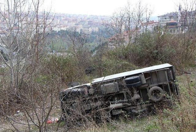 Kontrolden &Ccedil;ıkan Kamyonet &Ccedil;alılıklara U&ccedil;tu 2