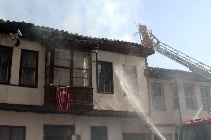 Koruma Altındaki Tarihi Ev 5 Dakikada Kül Oldu G2
