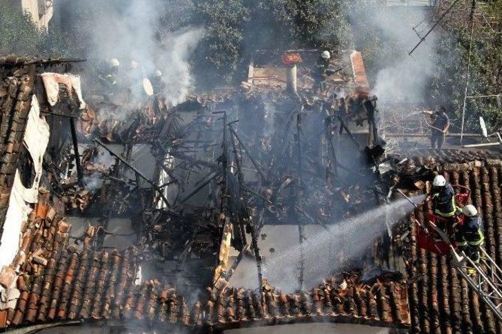 Koruma Altındaki Tarihi Ev 5 Dakikada Kül Oldu G3