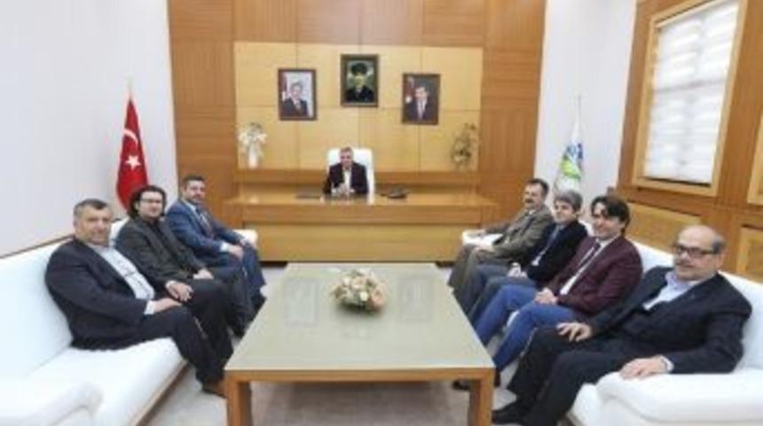 Başkan Zeki To&ccedil;oğlu, Trabzonlular Derneği Başkanı Yılmaz &Ouml;zt&uuml;rk&rsquo;&uuml; Ağırladı