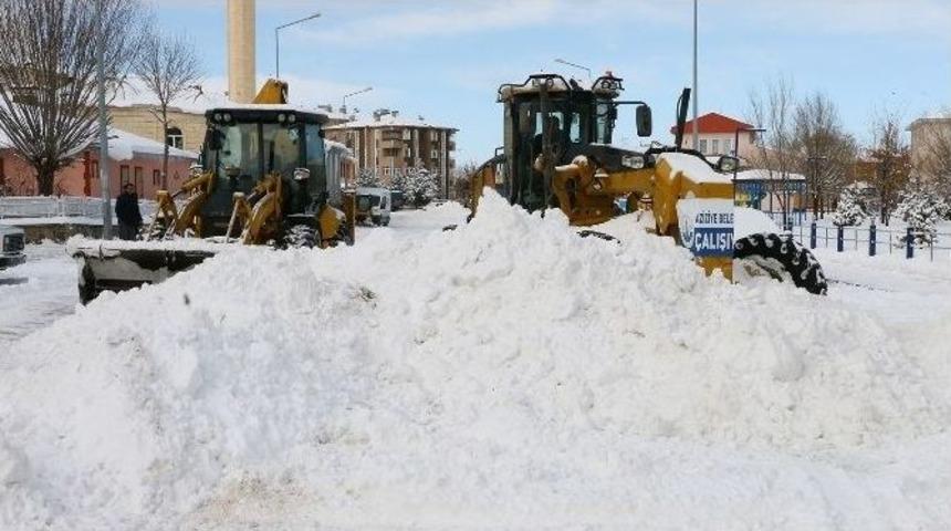Aziziye&rsquo;de Kar Parayı Eritti