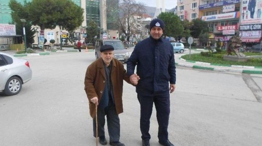 Gemlik Zabıtasından &Ouml;rnek Davranış