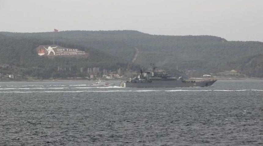 Rus Askeri Gemisi &Ccedil;anakkale Boğazından Ge&ccedil;ti
