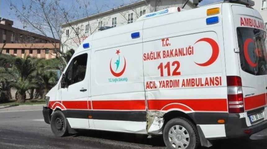 Kazaya Giden Ambulans Kaza Yaptı