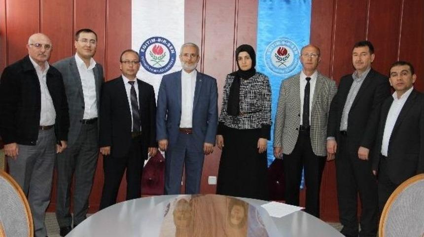 &Ouml;ğretmenler Serbest Kıyafet İstiyor