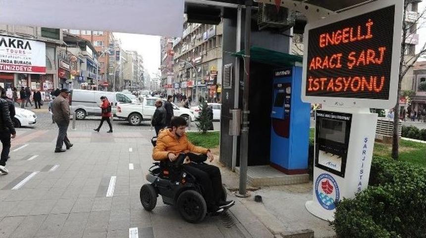 Meydan Parkı&rsquo;na Engelli Aracı Şarj İstasyonu Kuruldu