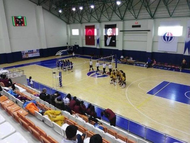 Anadolu Yıldızlar Ligi Voleybol ’da Çeyrek Final Heyecanı Yaşandı