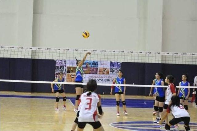 Anadolu Yıldızlar Ligi Voleybol ’da Çeyrek Final Heyecanı Yaşandı