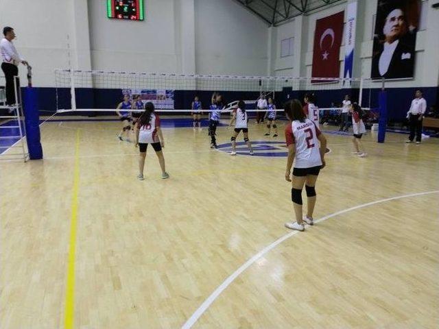 Anadolu Yıldızlar Ligi Voleybol ’da Çeyrek Final Heyecanı Yaşandı